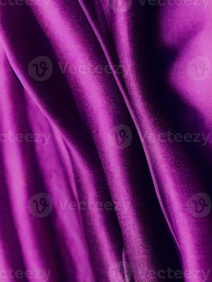 pano de luxo de fundo abstrato ou onda líquida ou dobras onduladas de material de veludo de cetim de textura de seda grunge ou fundo de natal luxuoso ou design de papel de parede elegante, plano de fundo foto