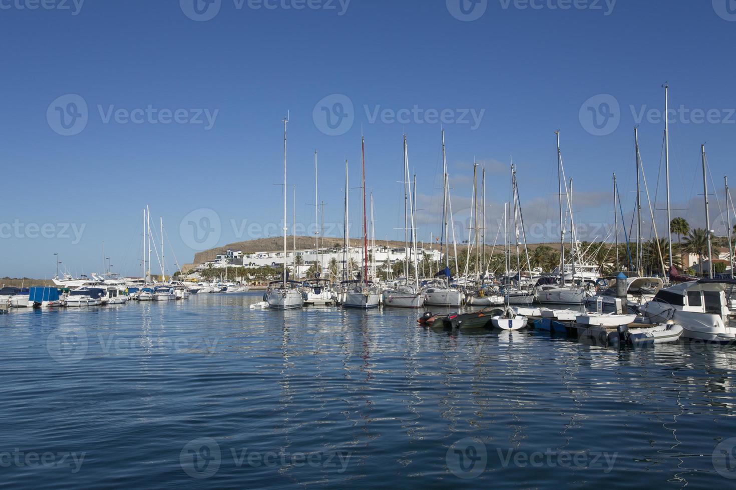 barcos a vela no porto de gran canaria foto