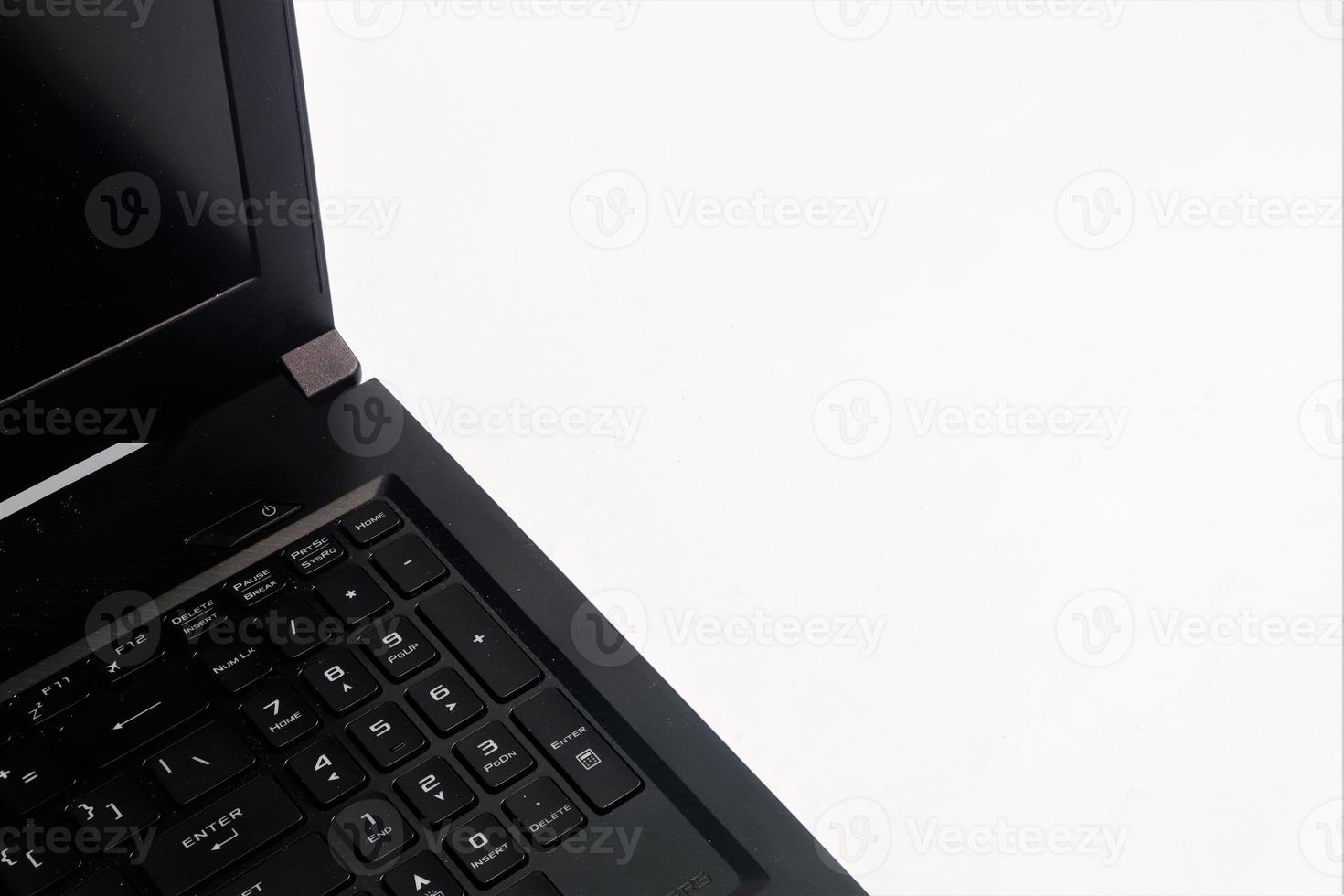 visualização do teclado no laptop. fundo branco foto