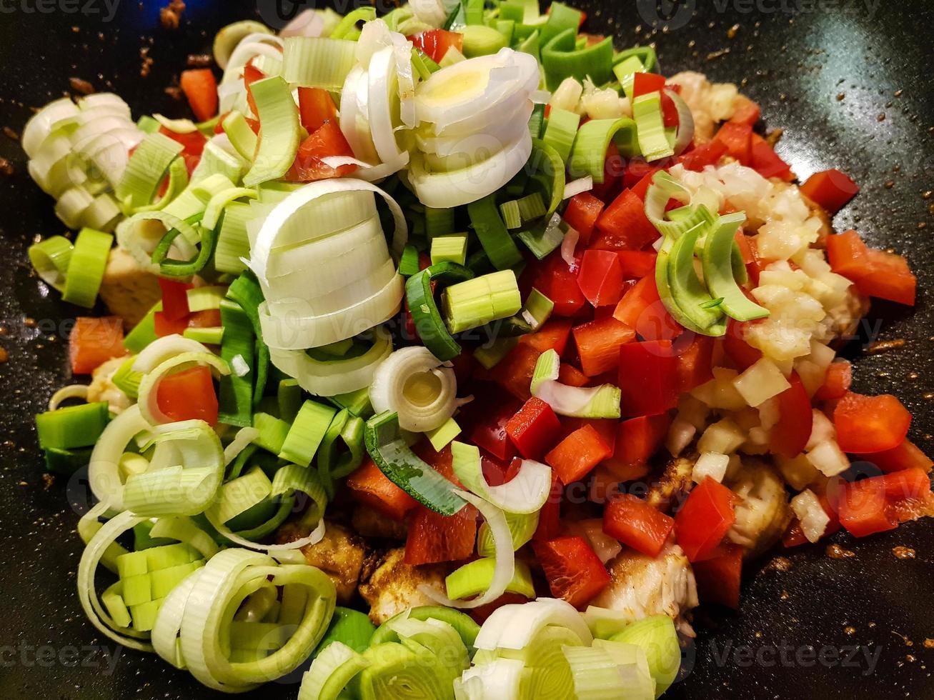 curry de frango apimentado com vegetais foto