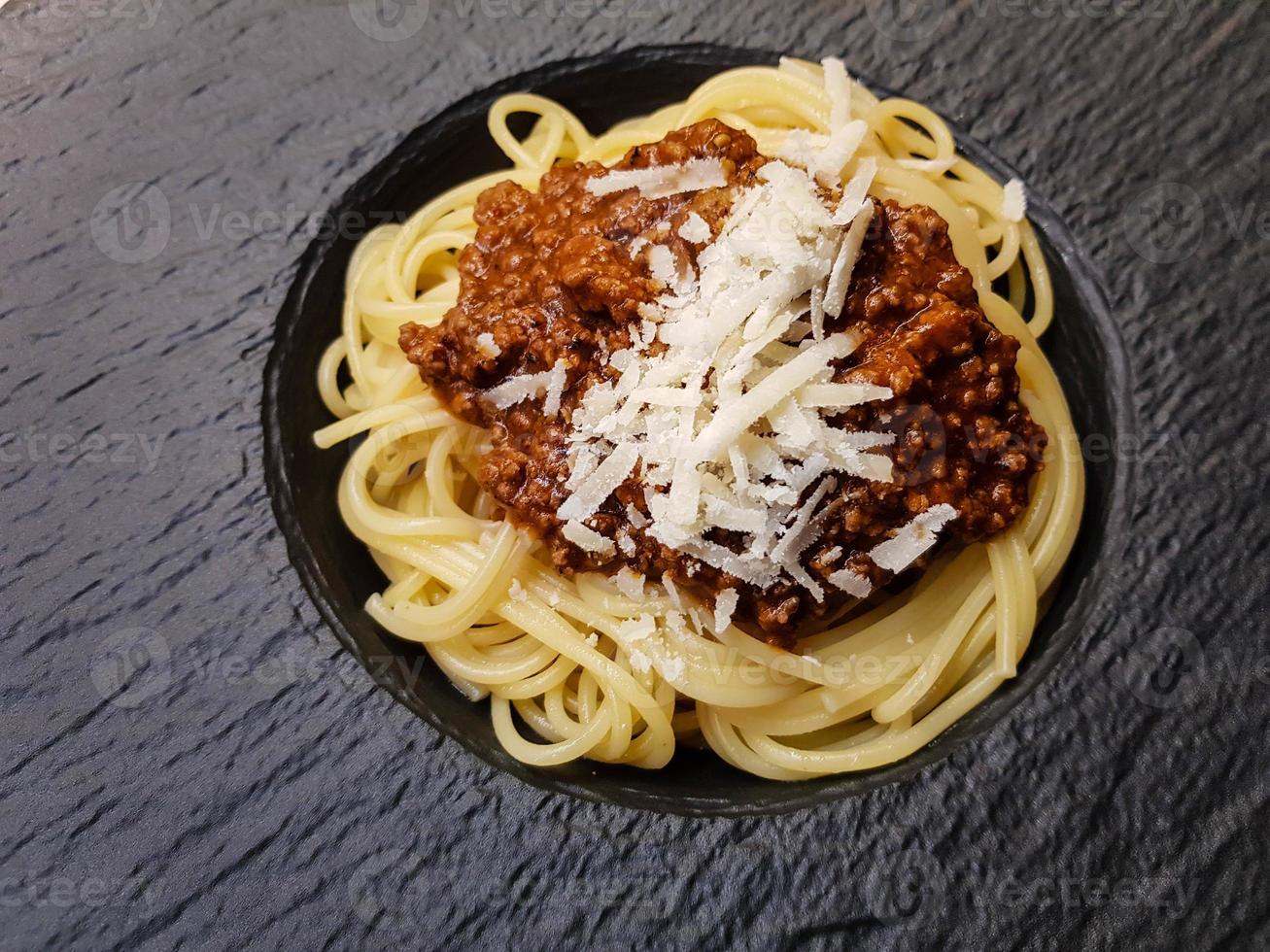 espaguete à bolonhesa com molho de tomate foto