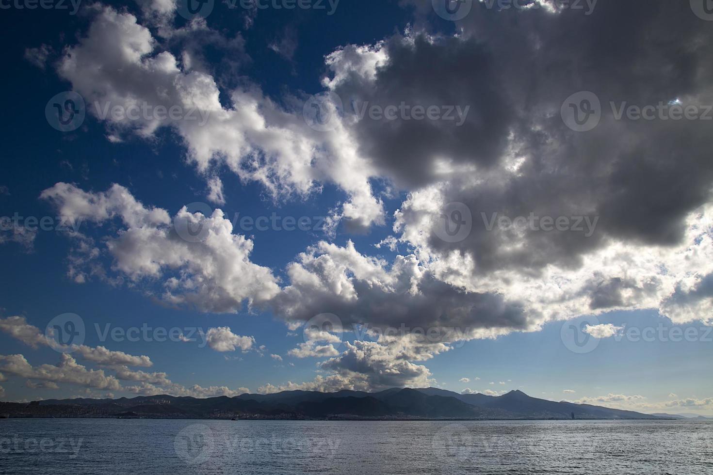 nuvens naturais no céu foto