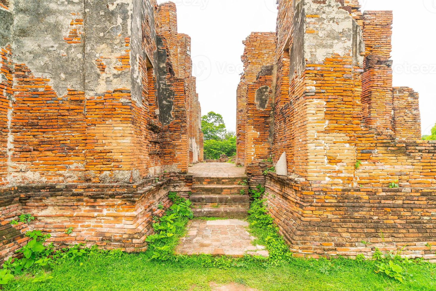 bela arquitetura antiga histórica de Ayutthaya na Tailândia - impulsione o estilo de processamento de cores foto