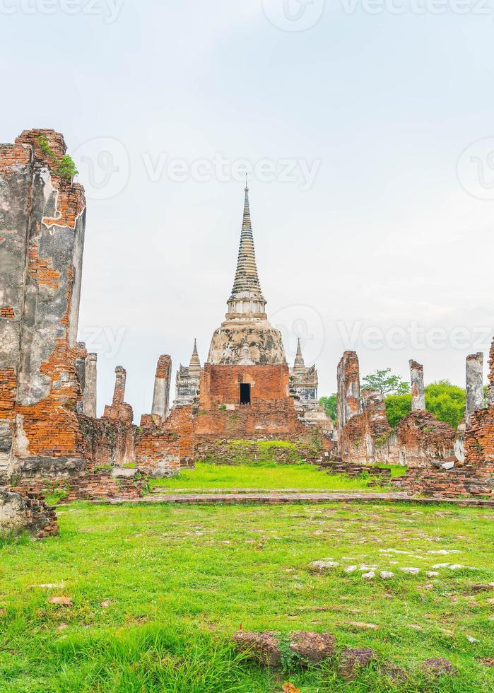 bela arquitetura antiga histórica de Ayutthaya na Tailândia - impulsione o estilo de processamento de cores foto