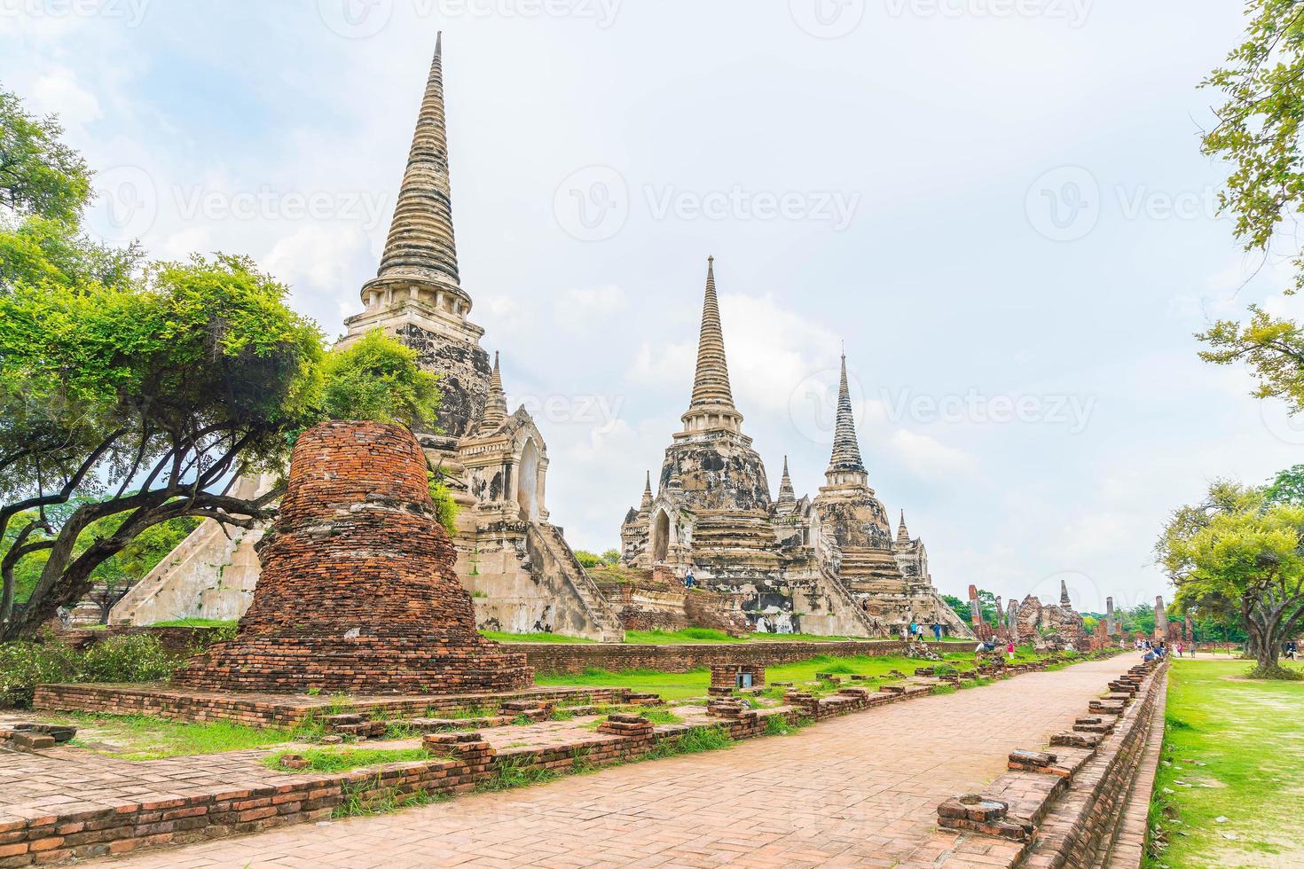 bela arquitetura antiga histórica de Ayutthaya na Tailândia - impulsione o estilo de processamento de cores foto