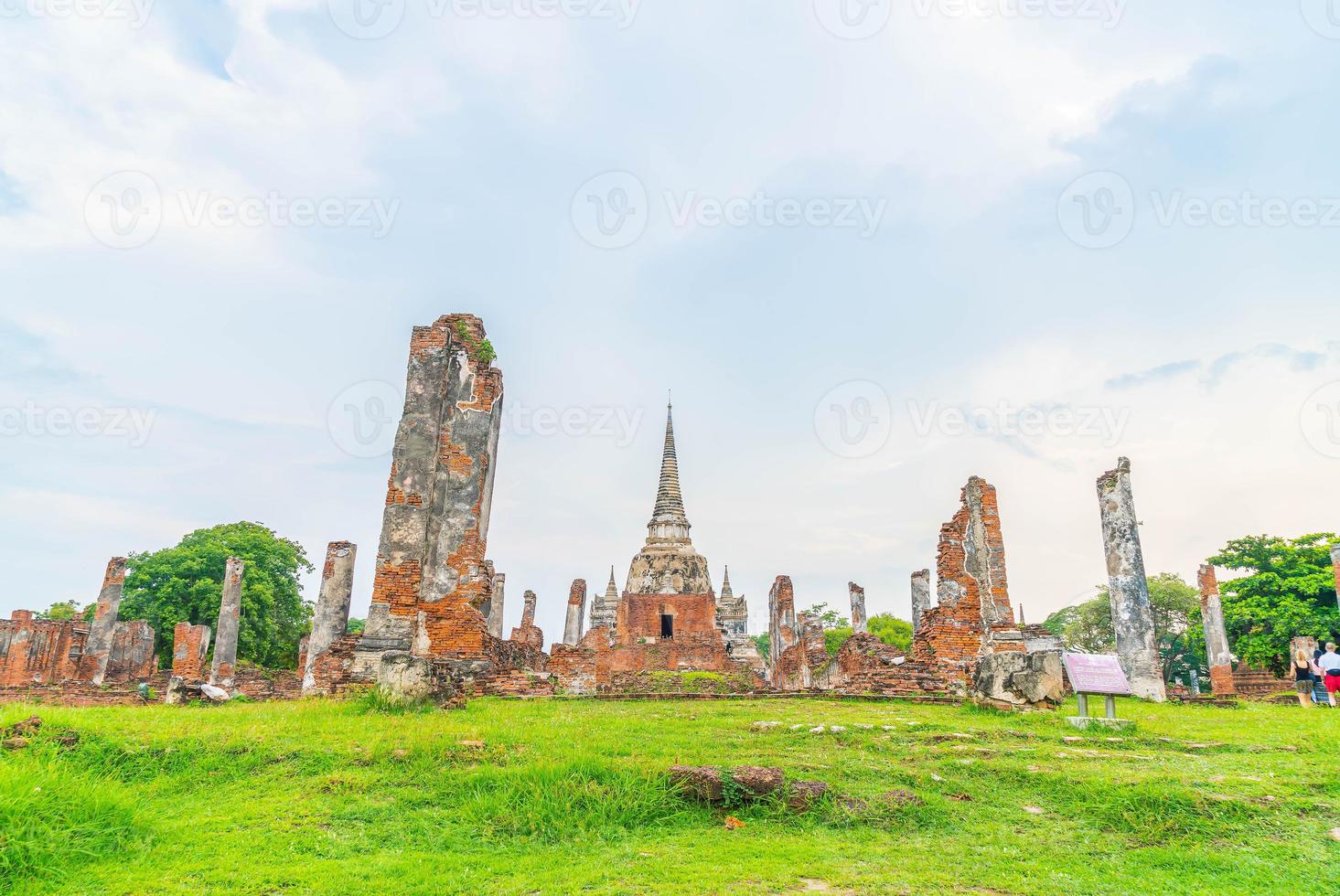 bela arquitetura antiga histórica de Ayutthaya na Tailândia - impulsione o estilo de processamento de cores foto