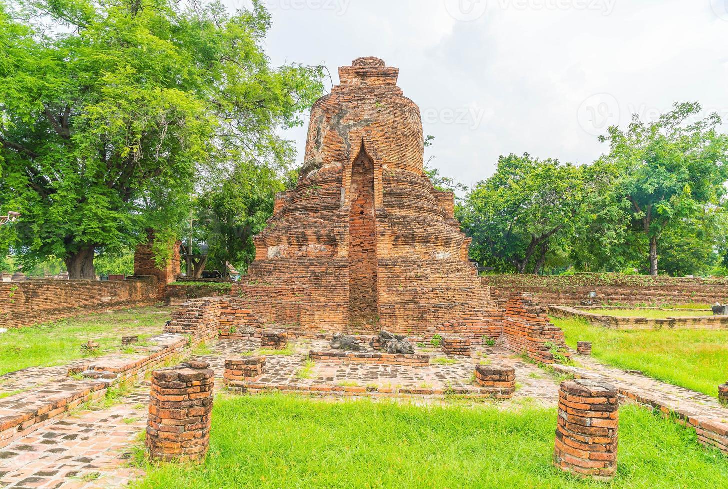 bela arquitetura antiga histórica de Ayutthaya na Tailândia - impulsione o estilo de processamento de cores foto