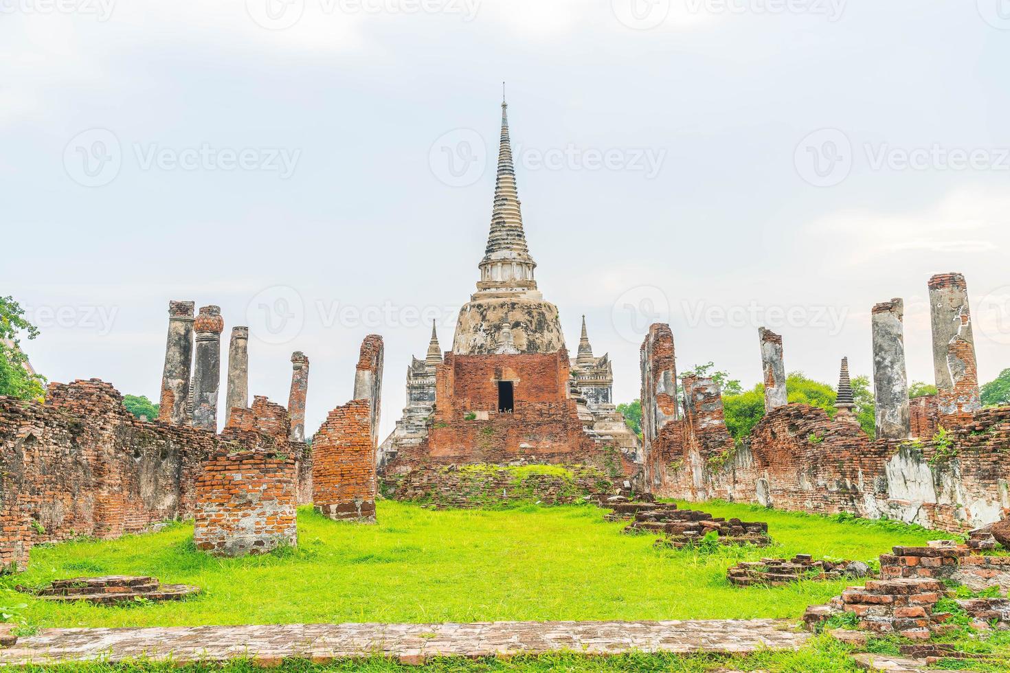 bela arquitetura antiga histórica de Ayutthaya na Tailândia - impulsione o estilo de processamento de cores foto