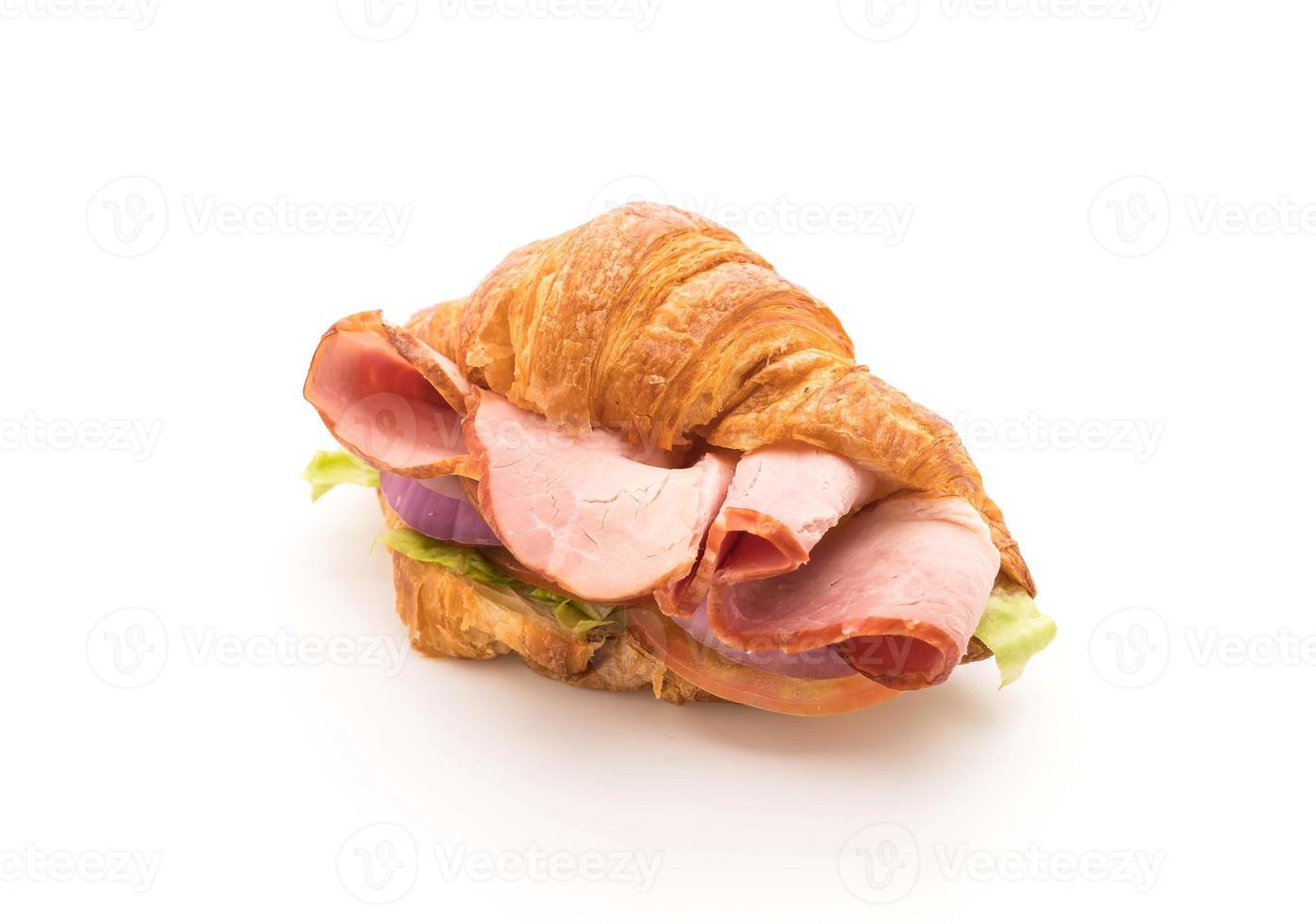 Croissant sanduíche de presunto em fundo branco foto