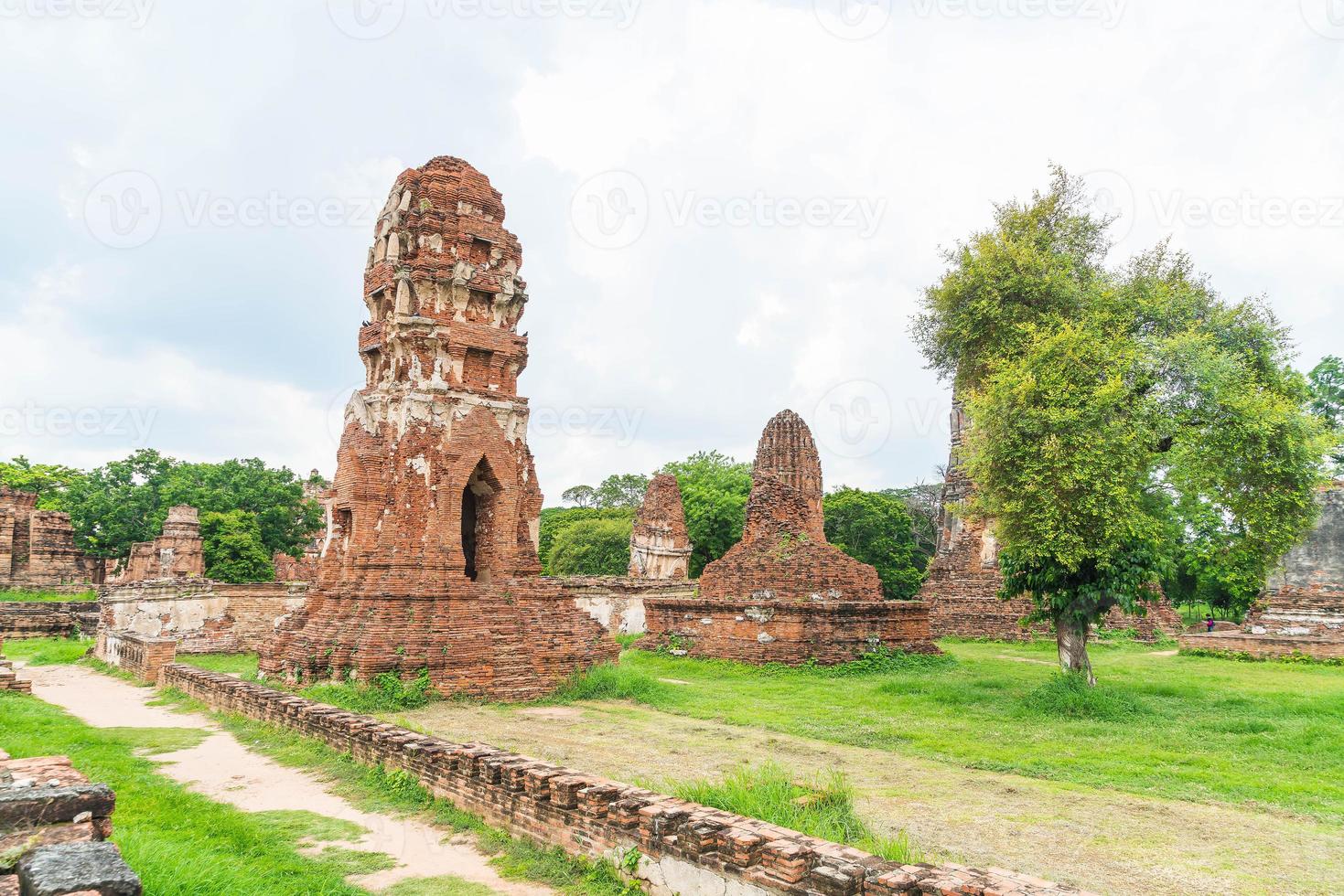 bela arquitetura antiga histórica de Ayutthaya na Tailândia - impulsione o estilo de processamento de cores foto