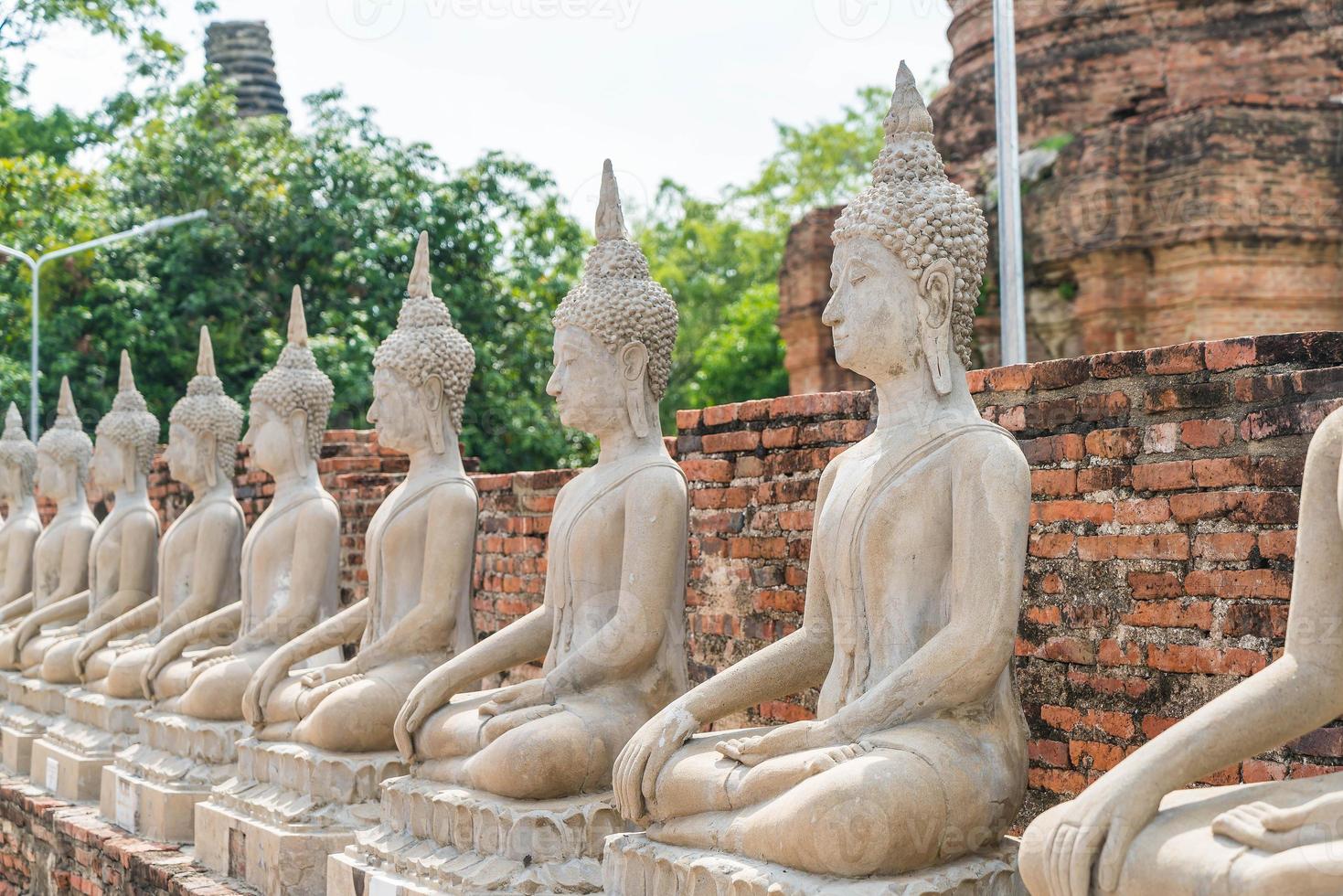 bela arquitetura antiga histórica de Ayutthaya na Tailândia - impulsione o estilo de processamento de cores foto