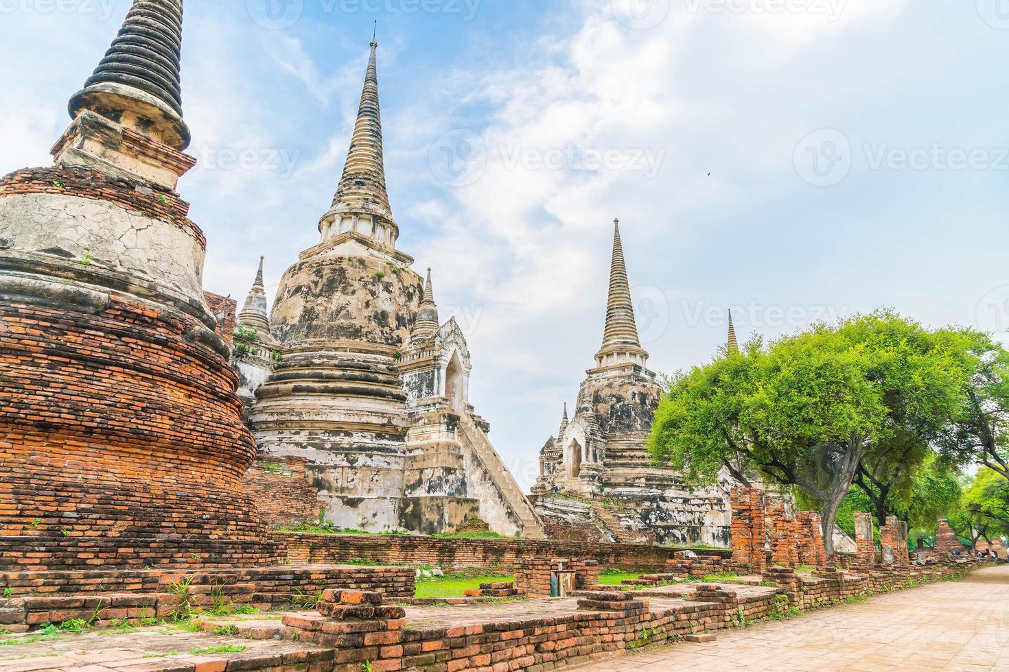 bela arquitetura antiga histórica de Ayutthaya na Tailândia - impulsione o estilo de processamento de cores foto