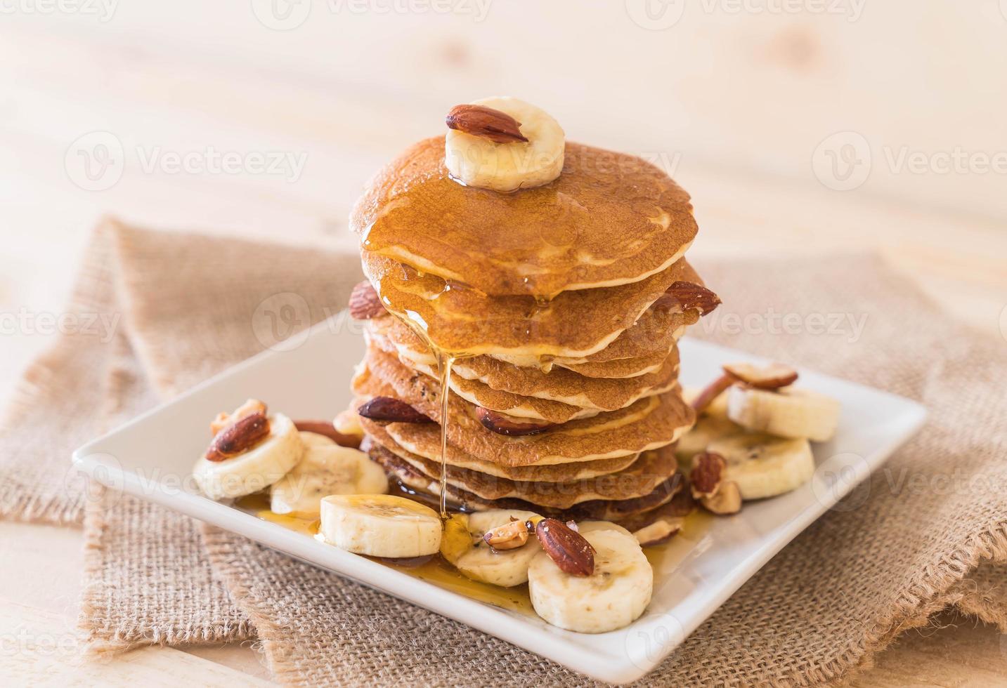 panqueca de amêndoa e banana com mel foto