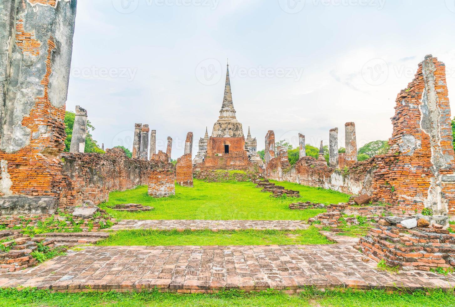 bela arquitetura antiga histórica de Ayutthaya na Tailândia - impulsione o estilo de processamento de cores foto