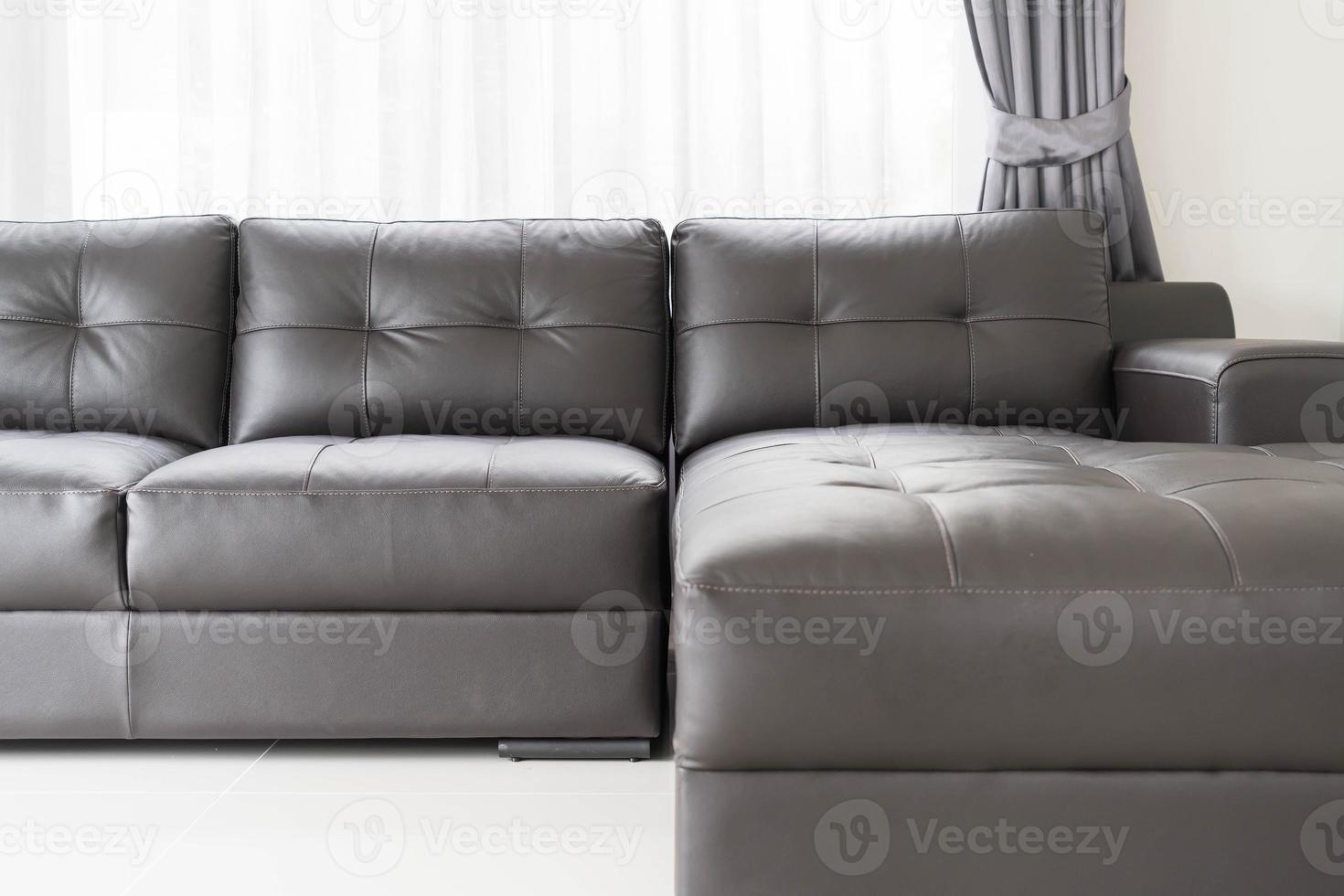 decoração interior de sofá moderno na sala de estar foto