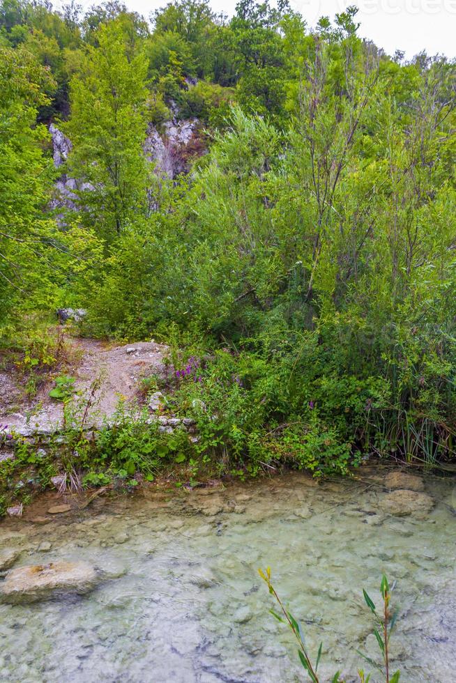 plitvice lakes national park paisagem águas turquesas na croácia. foto