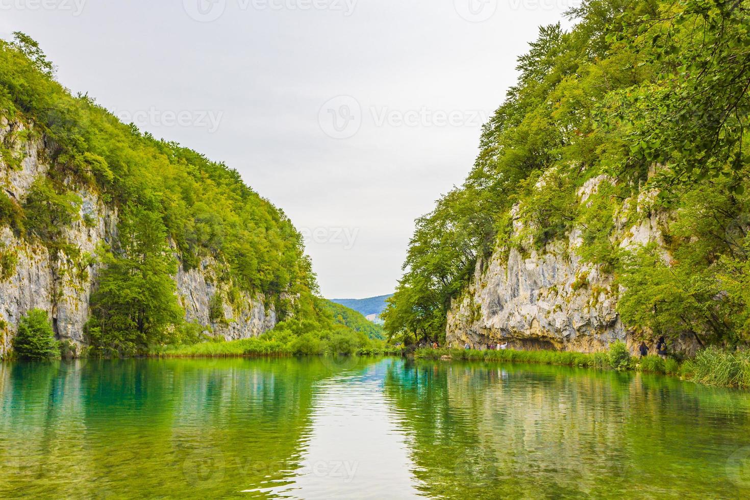 plitvice lakes national park paisagem águas turquesas na croácia. foto