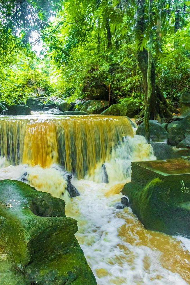 cachoeira tar nim e jardim mágico secreto koh samui tailândia. foto