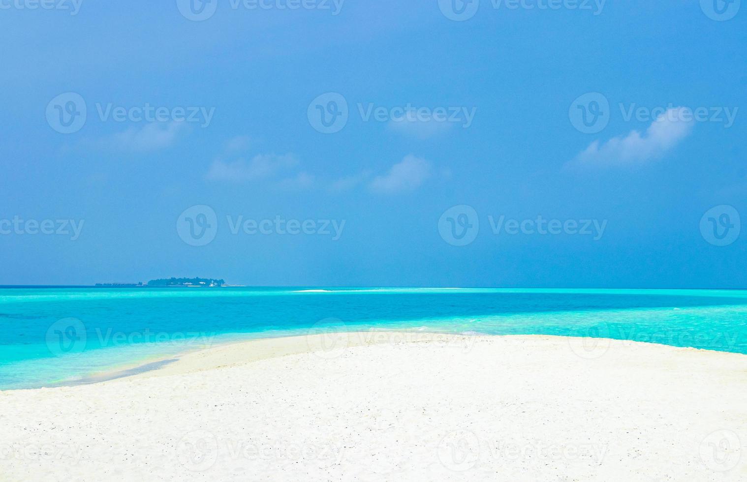 o oceano índico em madivaru e finolhu no atol rasdhoo, maldivas foto