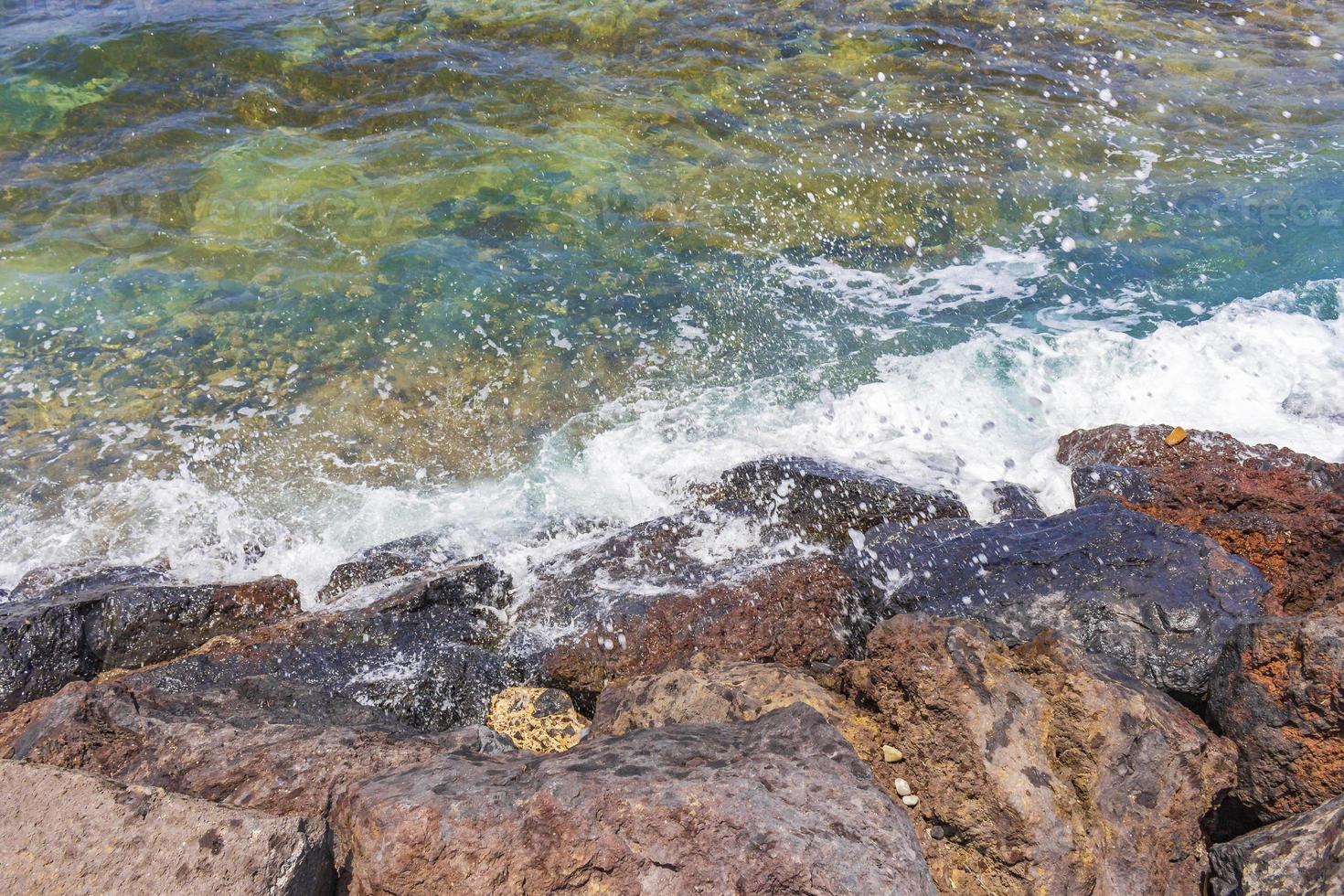 o oceano atlântico em tenerife, nas ilhas canárias foto