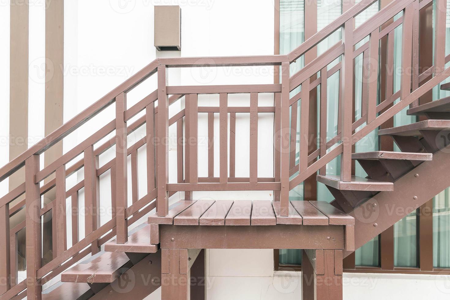 decoração de escada de madeira estilo ao ar livre foto