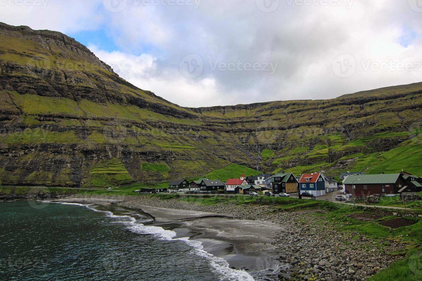 ao redor da vila de Tjornuvik nas ilhas Faroe foto