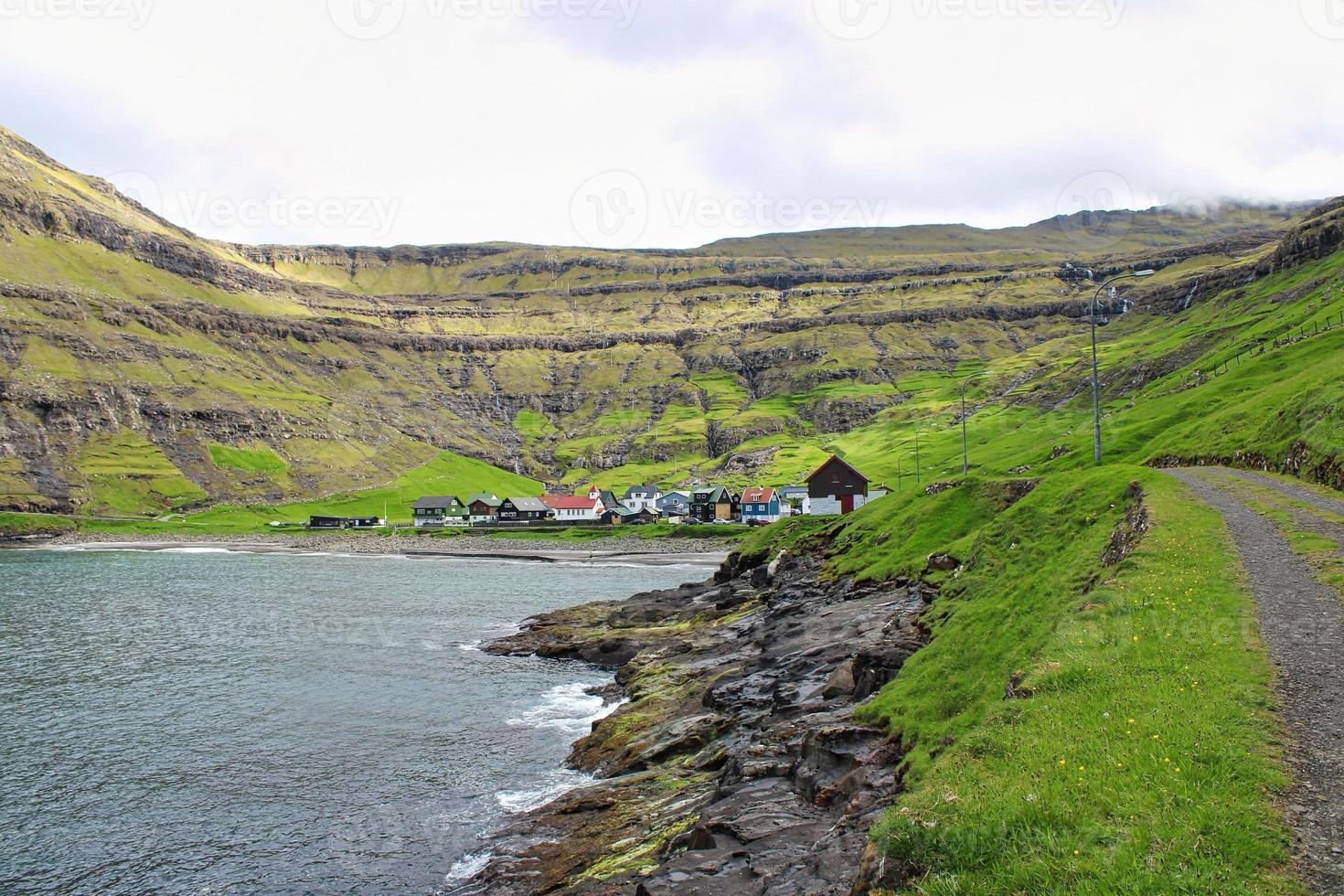 ao redor da vila de Tjornuvik nas ilhas Faroe foto