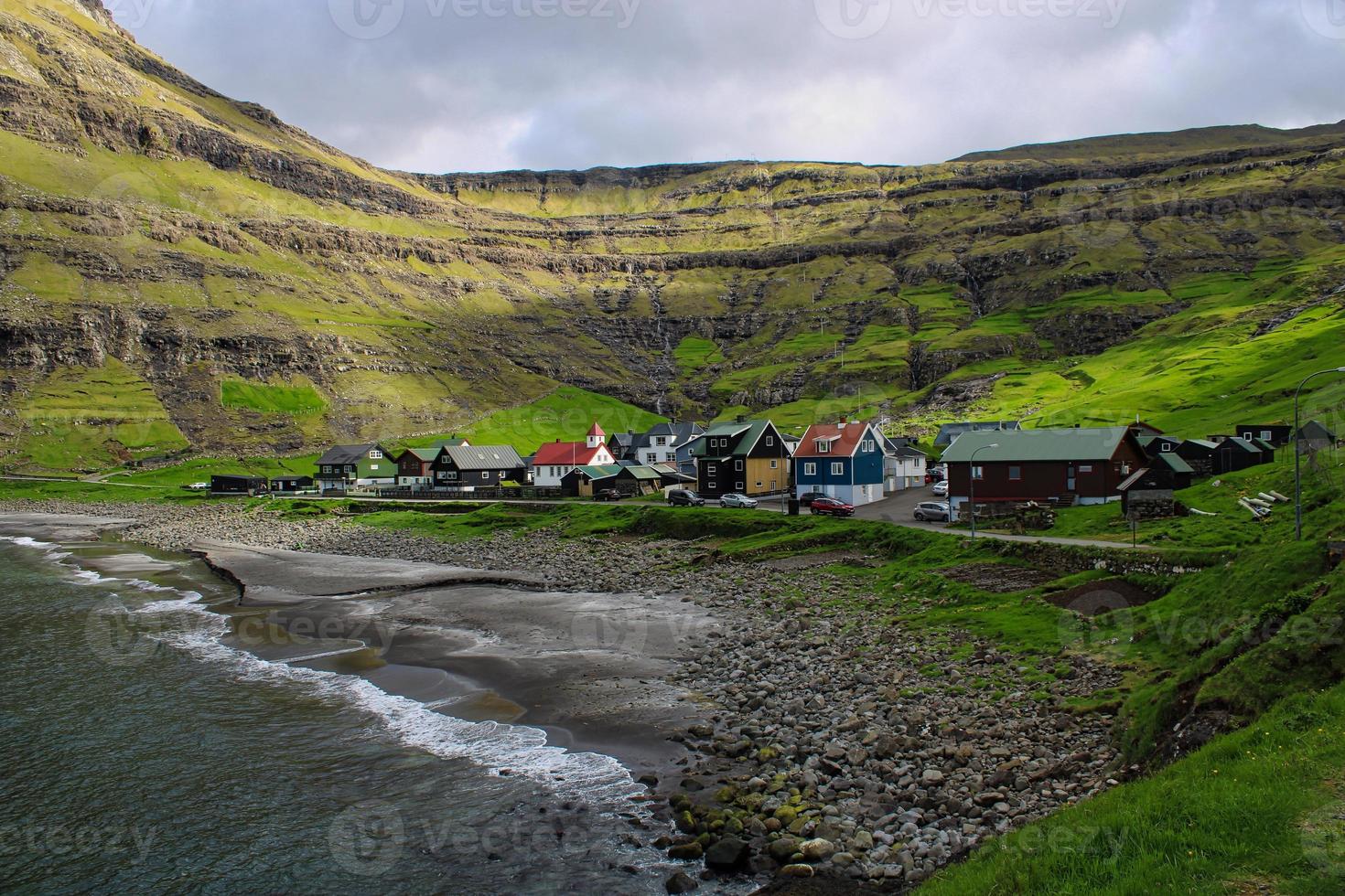 ao redor da vila de Tjornuvik nas ilhas Faroe foto