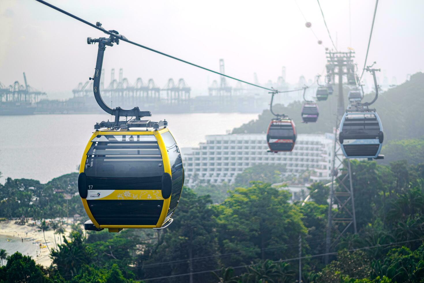 Cingapura, agosto 14, 2023, sentosa cabo carro é uma gôndola lift foto