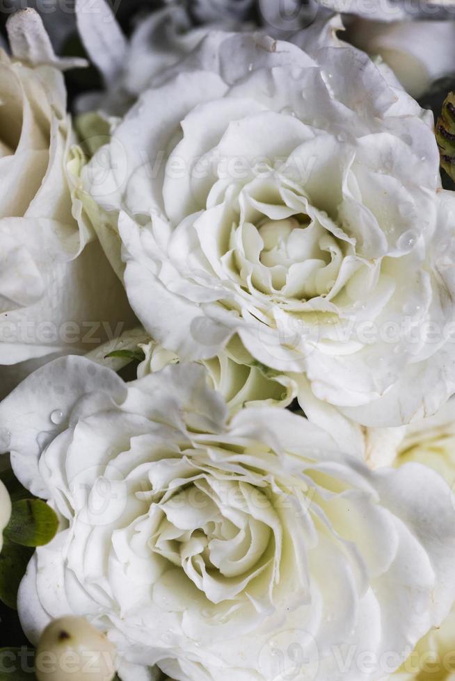 buquê de rosas e flores usado para um casamento foto