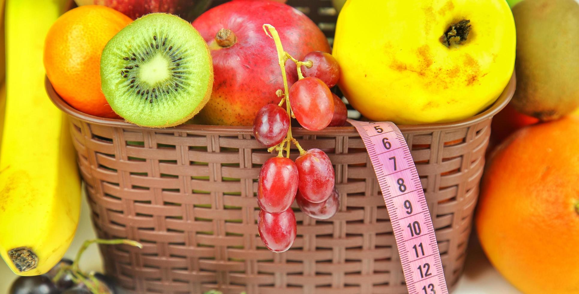 mistura de frutas de comida orgânica vegetariana foto