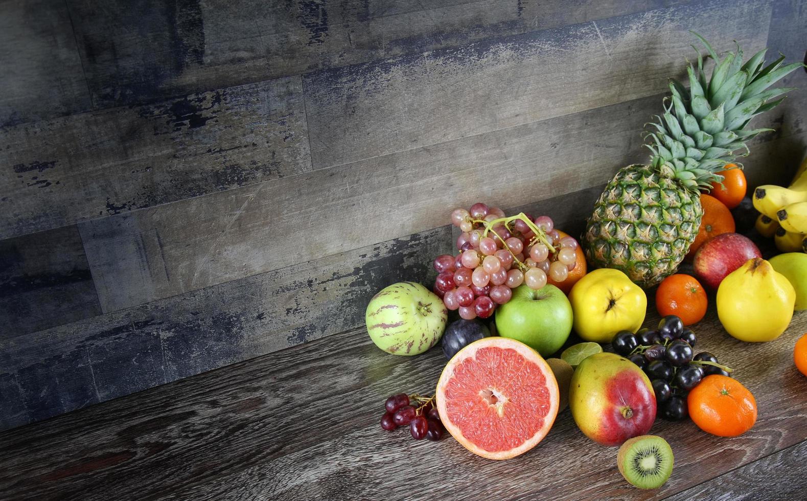 mistura de frutas de comida orgânica vegetariana foto