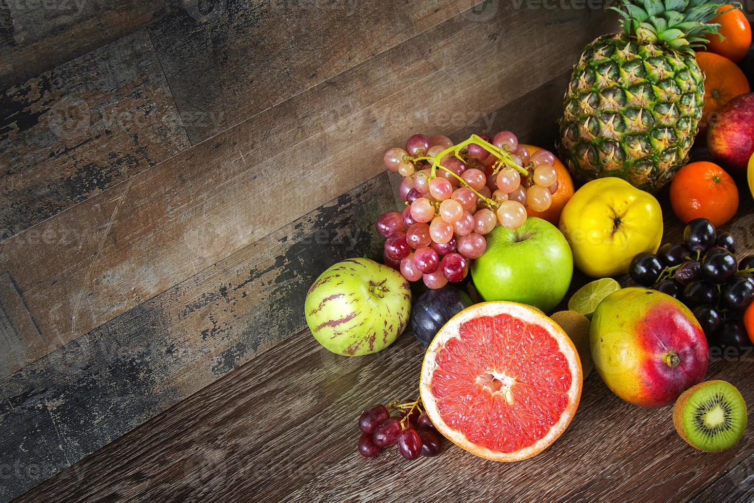 mistura de frutas de comida orgânica vegetariana foto