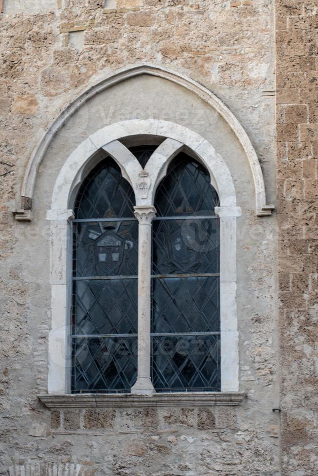 detalhe da igreja de san francesco em terni foto