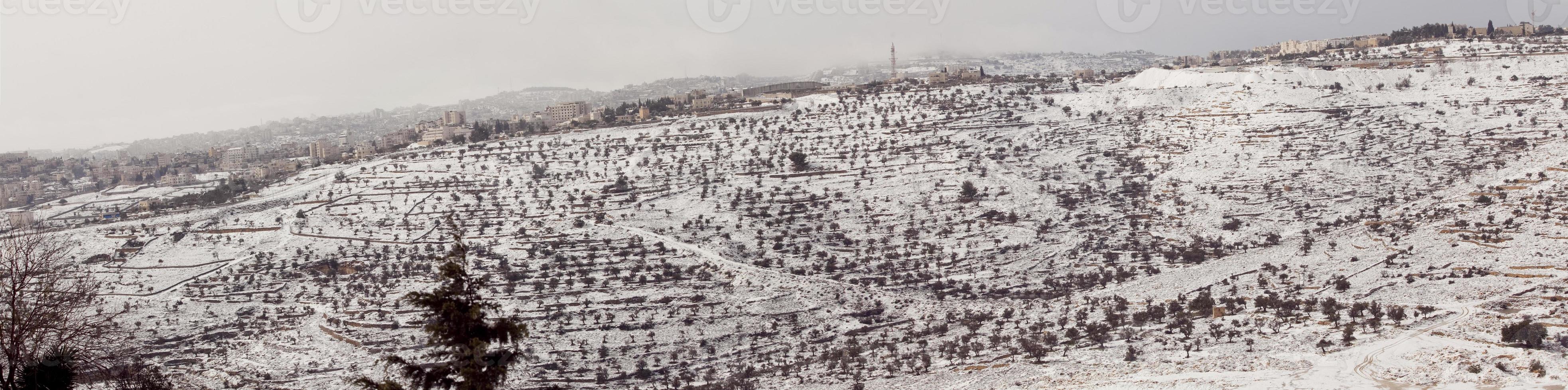 neve em jerusalém e nas montanhas circundantes foto