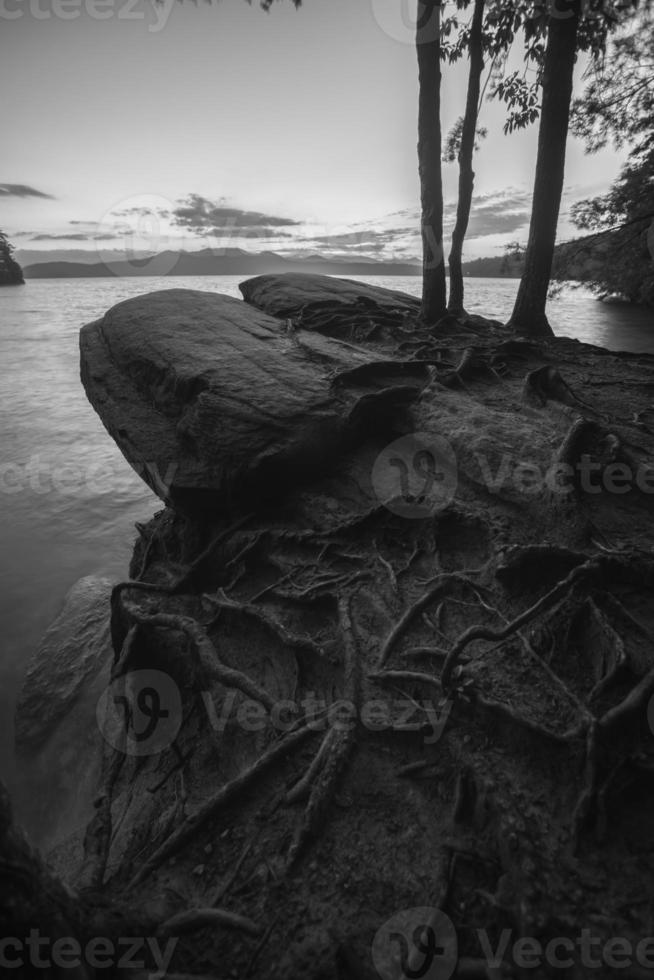 belas cenas de paisagens no lago jocassee carolina do sul foto