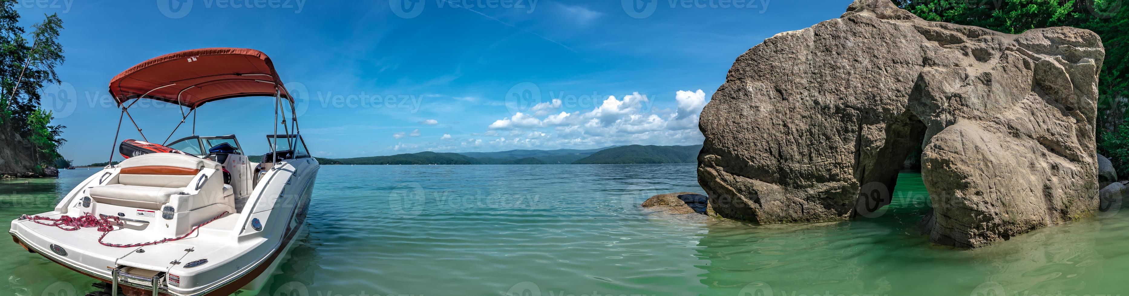 belas cenas de paisagens no lago jocassee carolina do sul foto