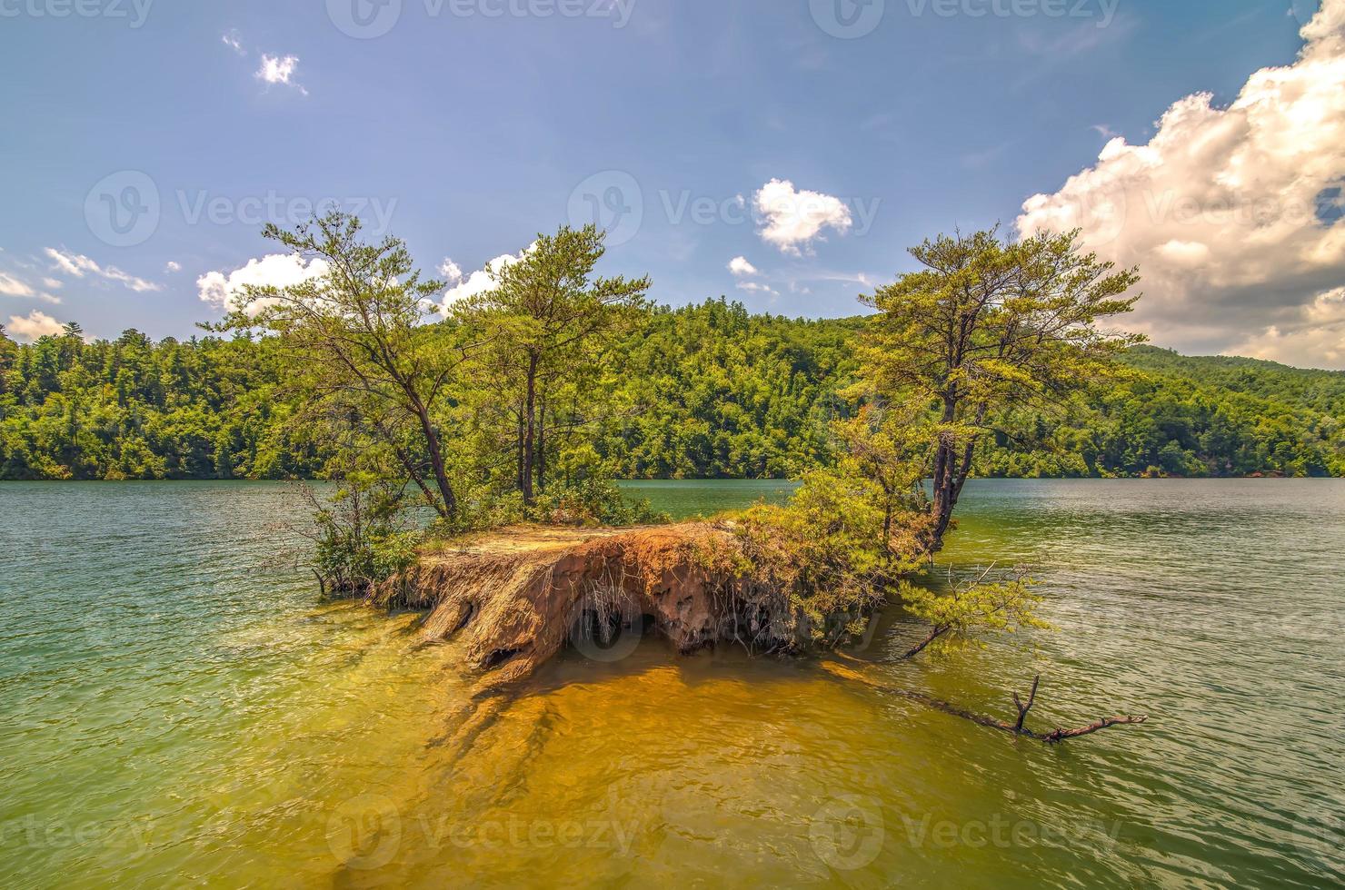 belas cenas de paisagens no lago jocassee carolina do sul foto