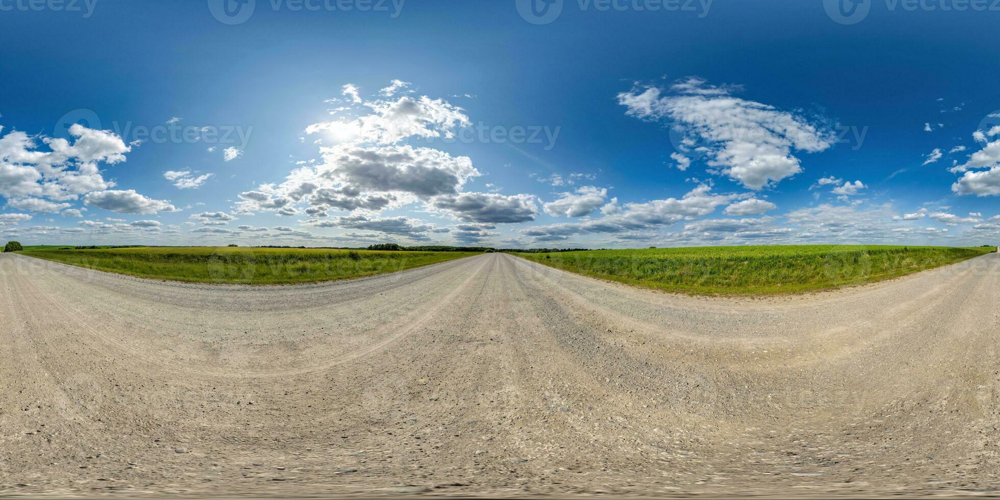 360 hdri panorama em branco areia cascalho estrada com nuvens em azul céu dentro equirretangular esférico desatado projeção, cúpula substituição dentro zangão panoramas, jogos desenvolvimento céu cúpula ou vr conteúdo foto