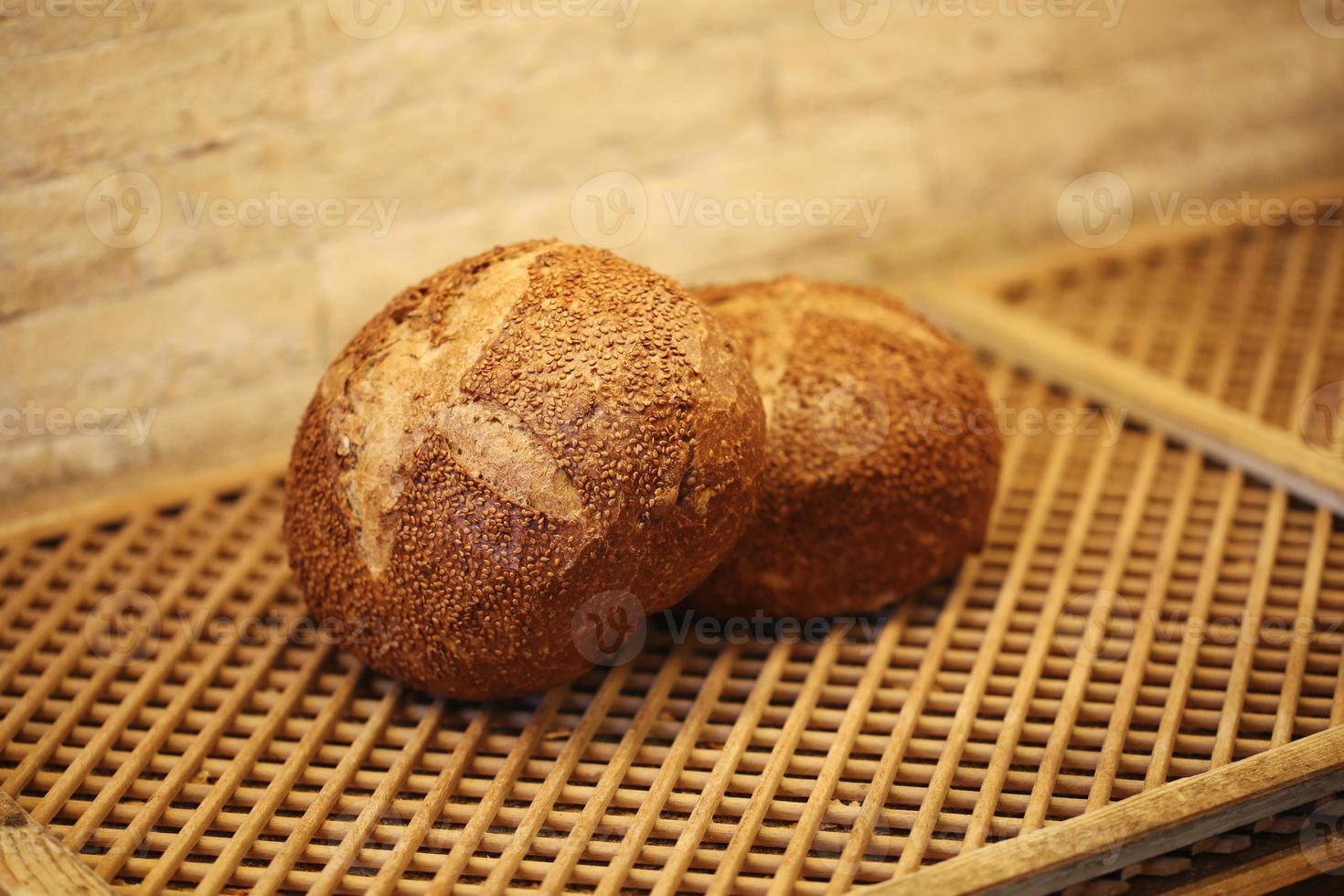 pão de nozes, produtos de panificação, pastelaria e padaria foto