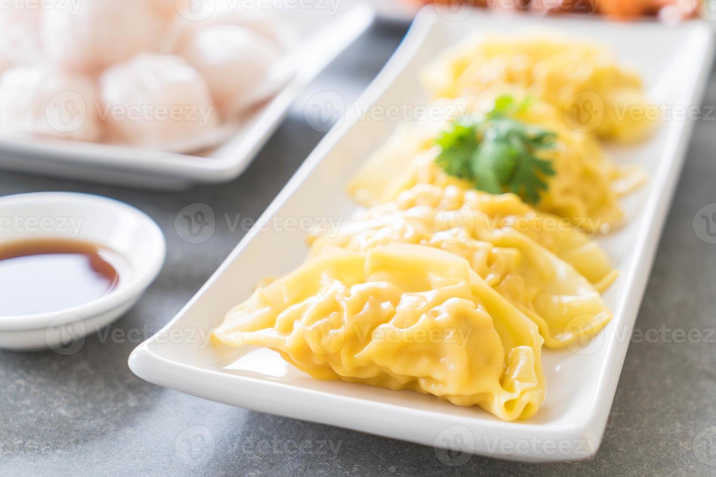 bolinhos de camarão no vapor dim sum foto