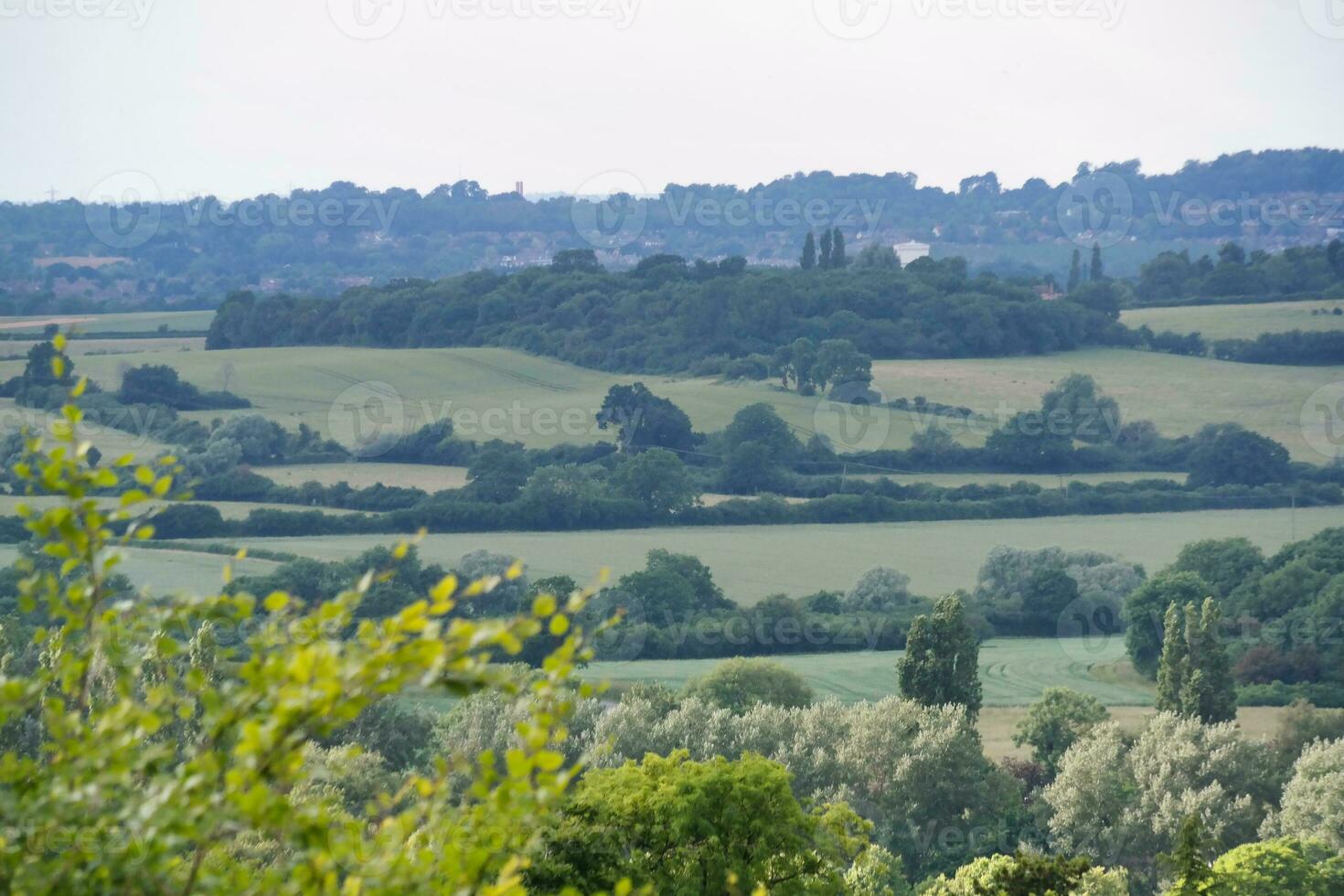 a maioria lindo britânico campo panorama às apontador badalos vale do Inglaterra Luton, Reino Unido. imagem estava capturado em Junho 24, 2023 foto