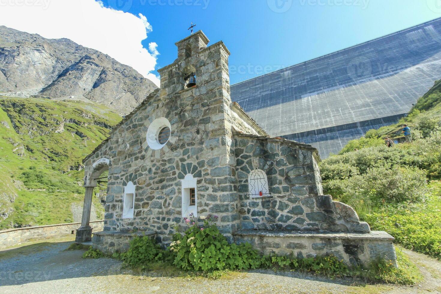 capela Saint Jean às a grande dixência barragem, valais, Suíça foto