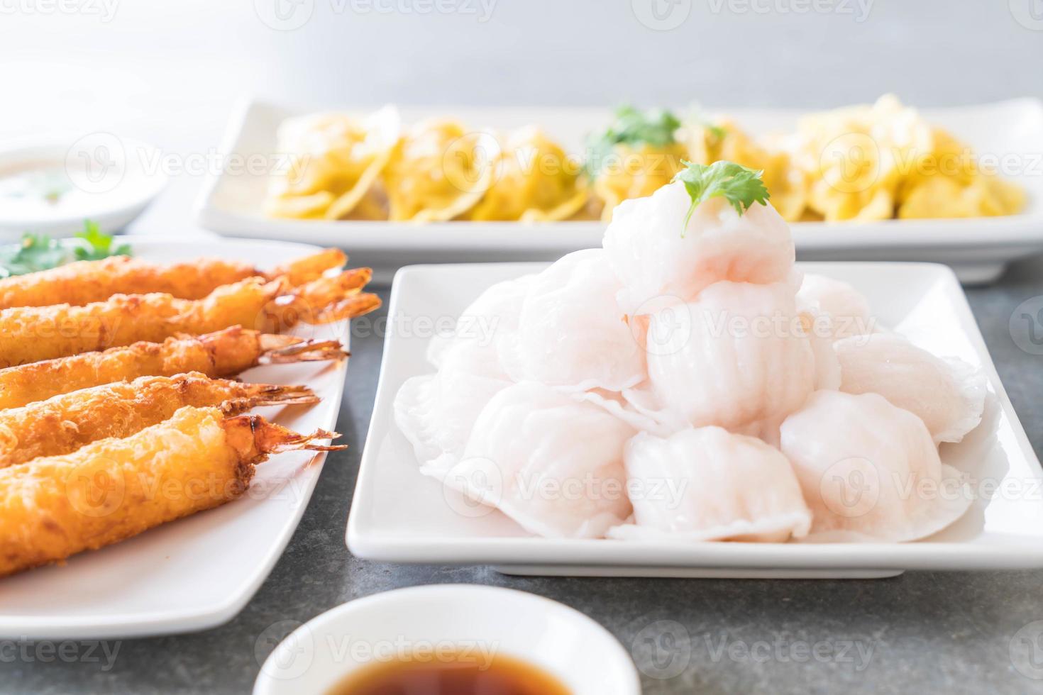 bolinhos de camarão no vapor dim sum foto