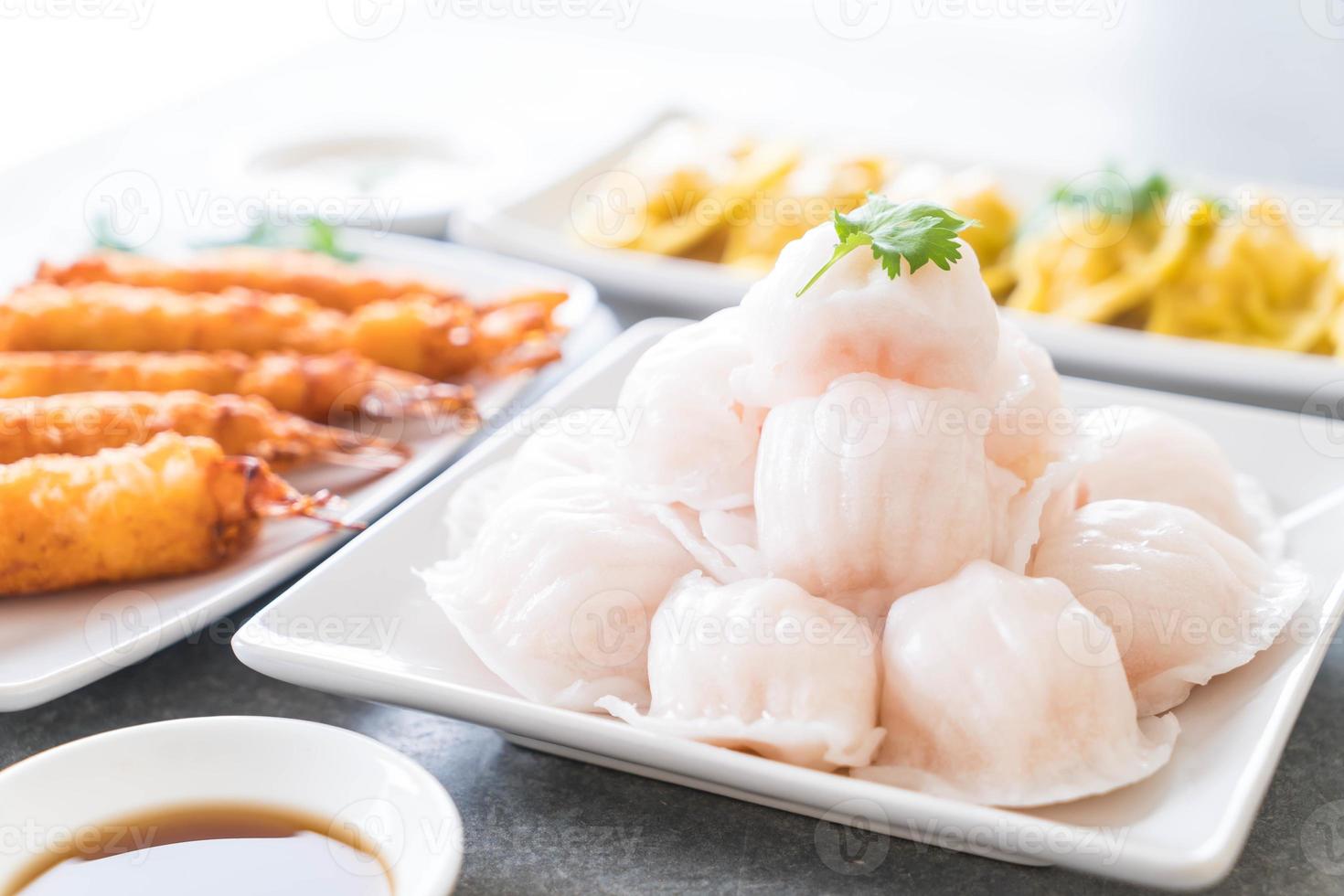 bolinhos de camarão no vapor dim sum foto