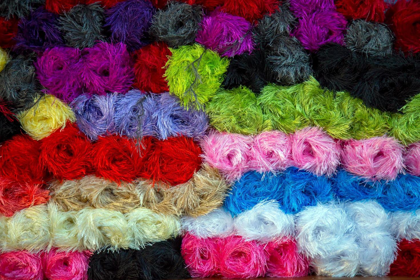 rolos de tecido industrial de material têxtil colorido de algodão foto