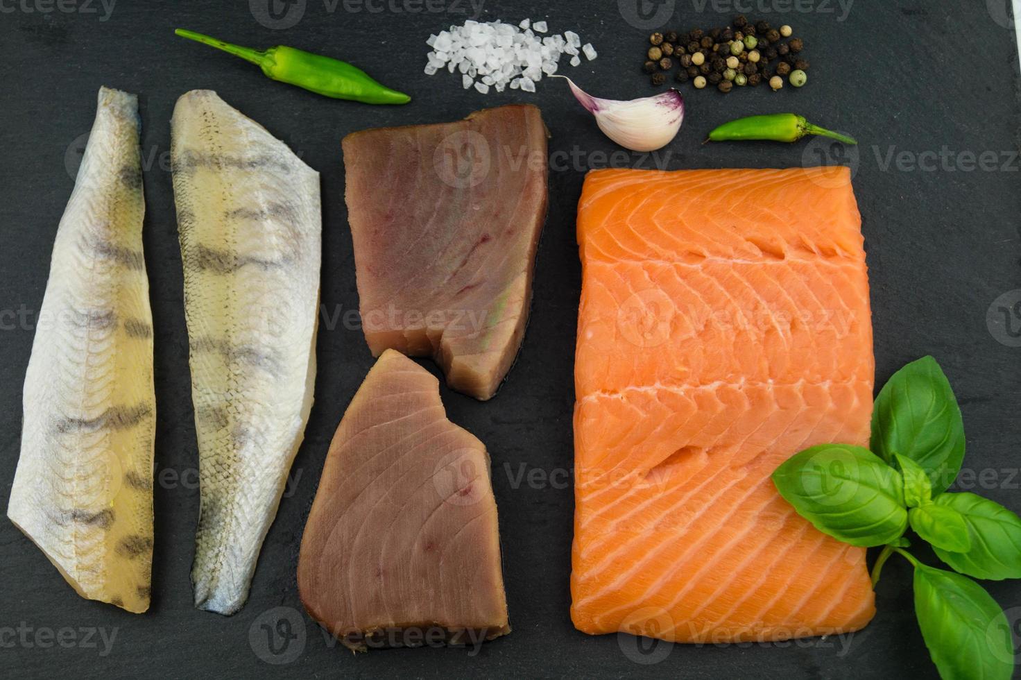 salmão de atum e filé de perca de lúcio foto