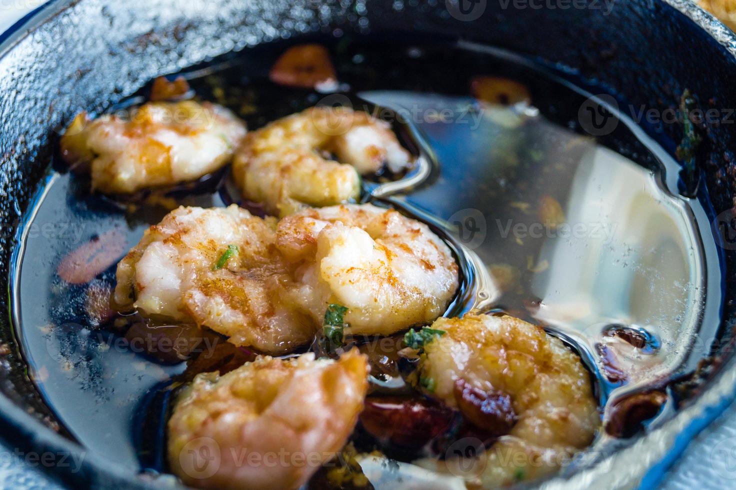 gambas al ajillo - tapas espanholas tradicionais foto