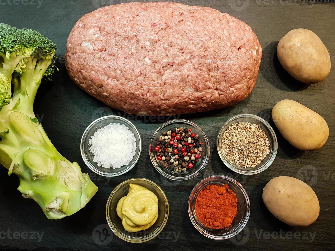 bolo de carne alemão tradicional foto