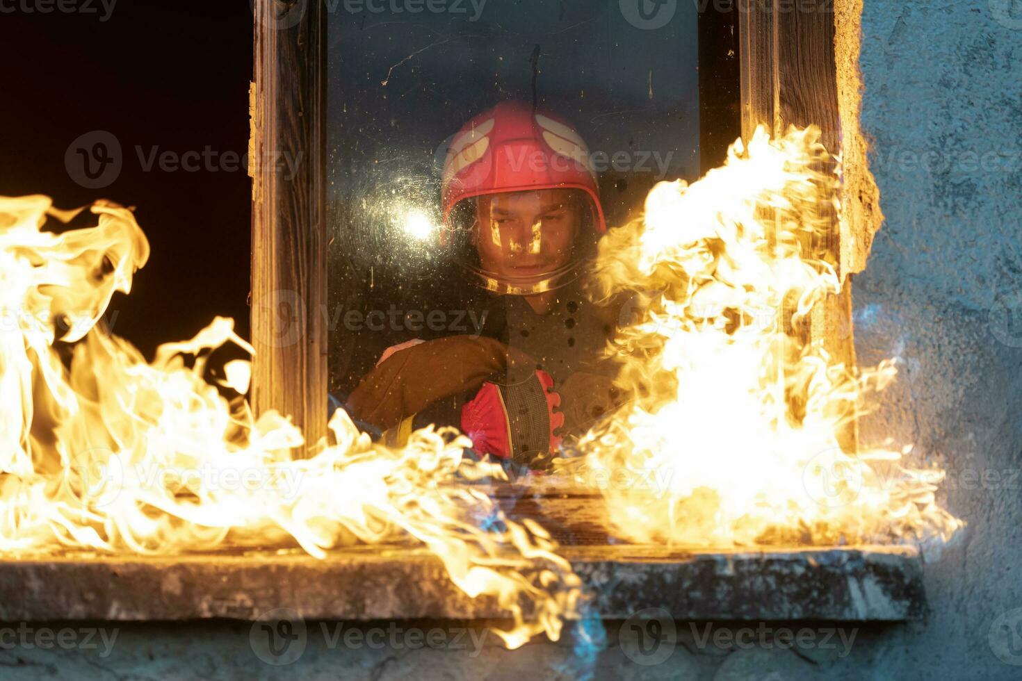 bombeiro herói carregando bebê menina Fora a partir de queimando construção área a partir de fogo incidente. resgate pessoas a partir de perigoso Lugar, colocar foto